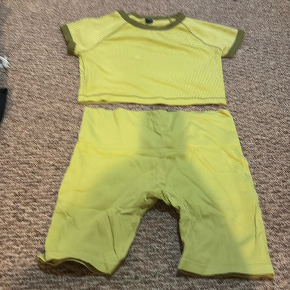 Wild fable—target set. Top is a small bottoms medium. Lightly worn.